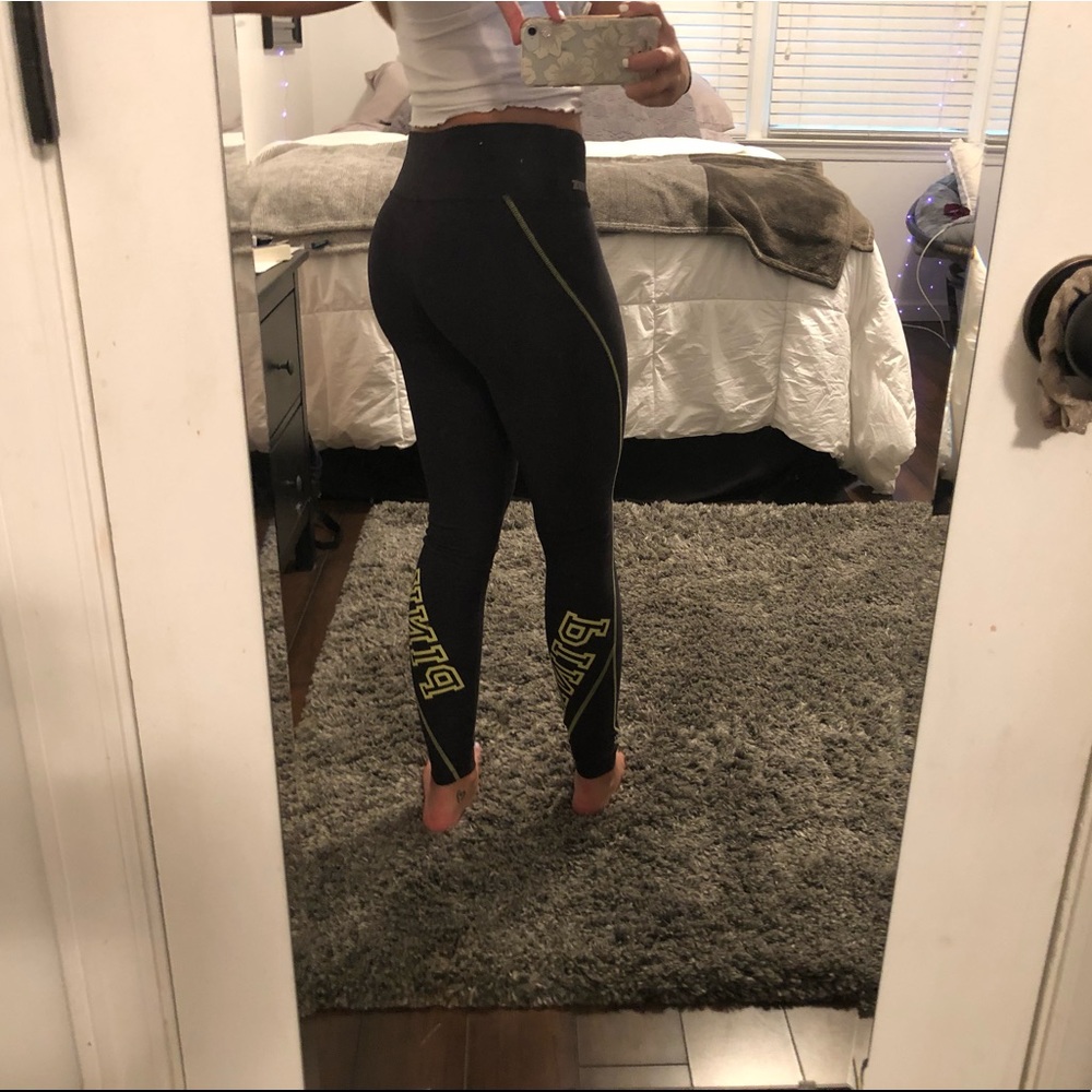 Reflective yoga pants 🤪